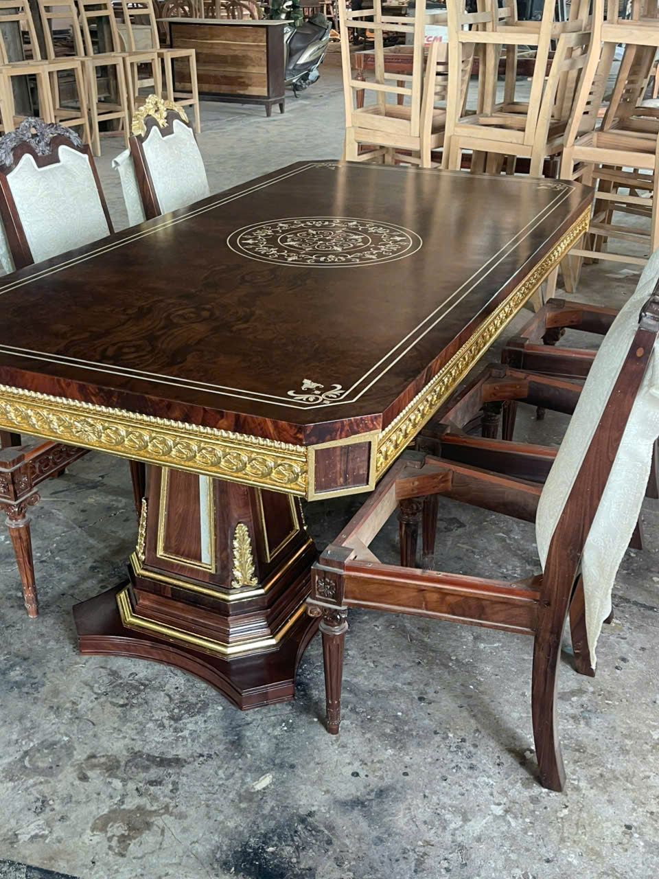Bàn Ăn Cổ Điển Imperia- Phong Cách Ý